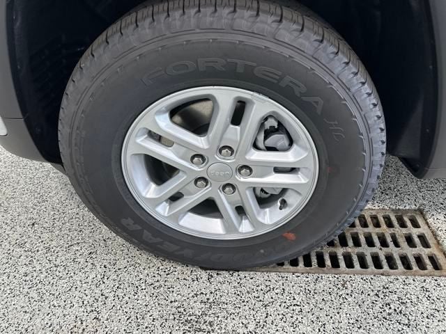 2025 Jeep Grand Cherokee GRAND CHEROKEE LAREDO 4X4