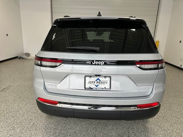 2025 Jeep Grand Cherokee GRAND CHEROKEE LAREDO 4X4