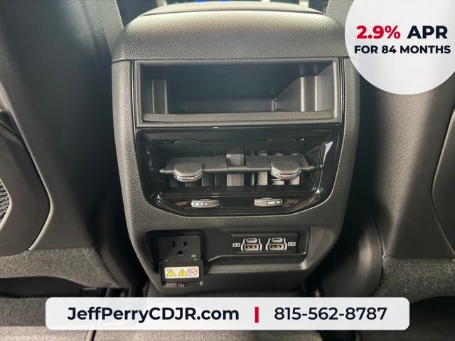 2026 Jeep Grand Cherokee GRAND CHEROKEE LAREDO X 4X4