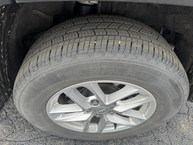 2022 Jeep Grand Cherokee L Laredo 4x4