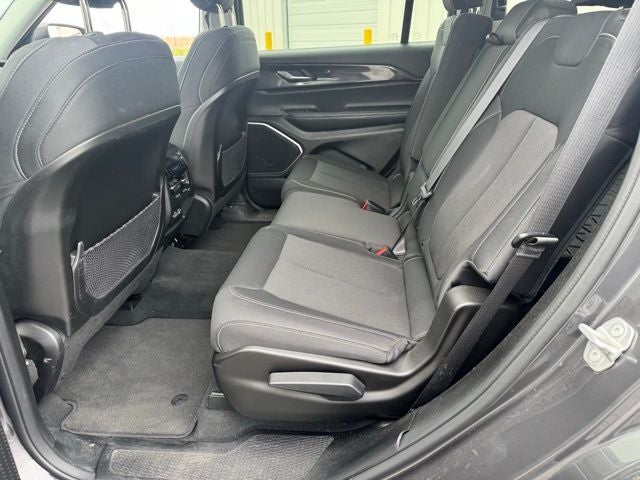 2022 Jeep Grand Cherokee L Laredo 4x4