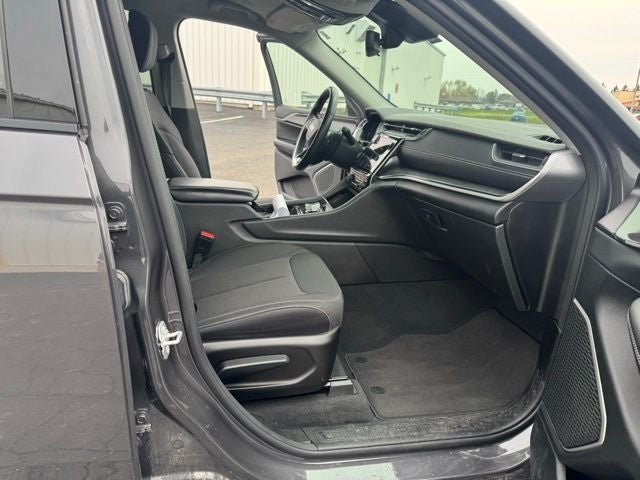 2022 Jeep Grand Cherokee L Laredo 4x4