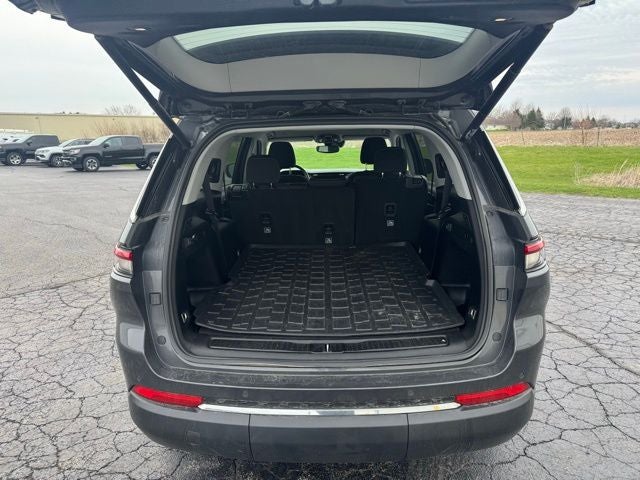 2022 Jeep Grand Cherokee L Laredo 4x4