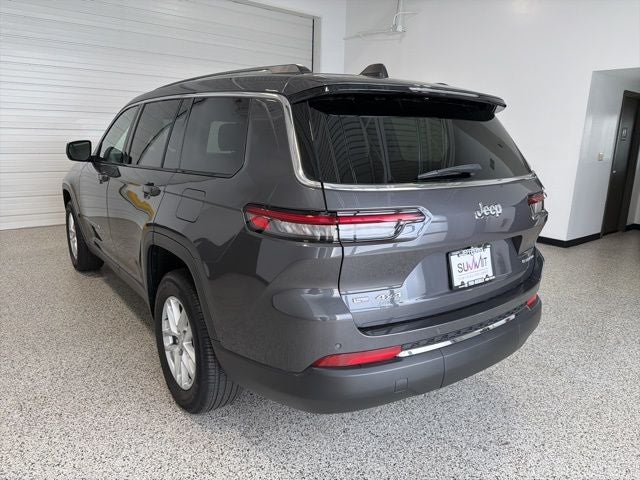 2022 Jeep Grand Cherokee L Laredo 4x4