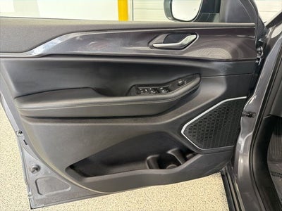 2022 Jeep Grand Cherokee L Laredo 4x4