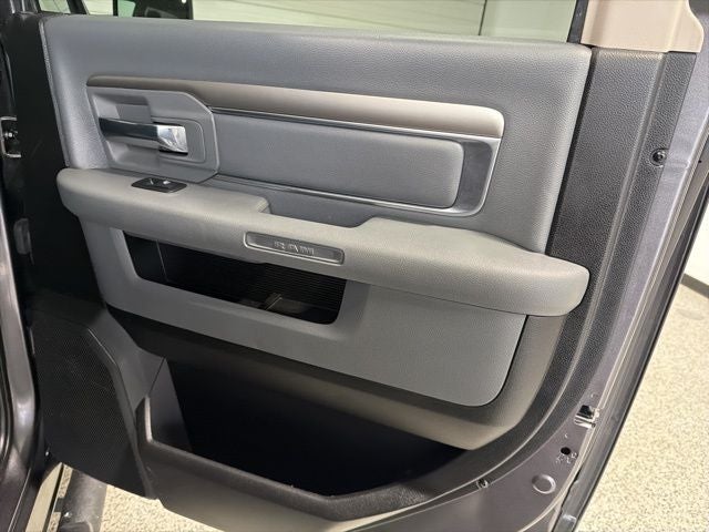 2019 RAM 1500 Classic Warlock Crew Cab 4x4 5'7' Box