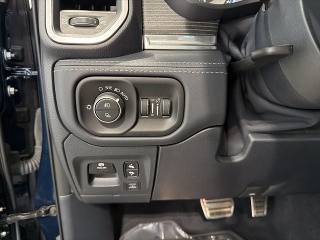 2022 RAM 1500 Limited Crew Cab 4x4 5'7' Box