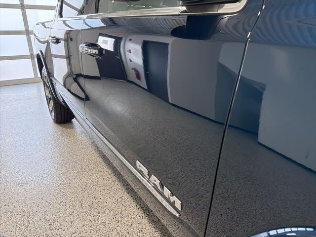 2022 RAM 1500 Limited Crew Cab 4x4 5'7' Box