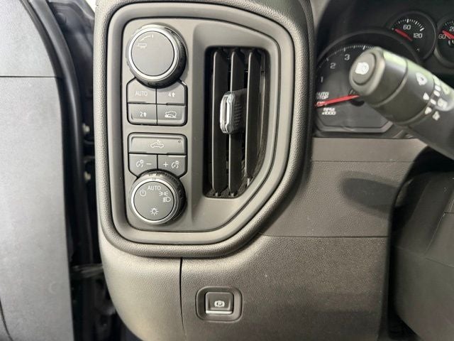 2023 Chevrolet Silverado 1500 4WD Crew Cab Short Bed Custom