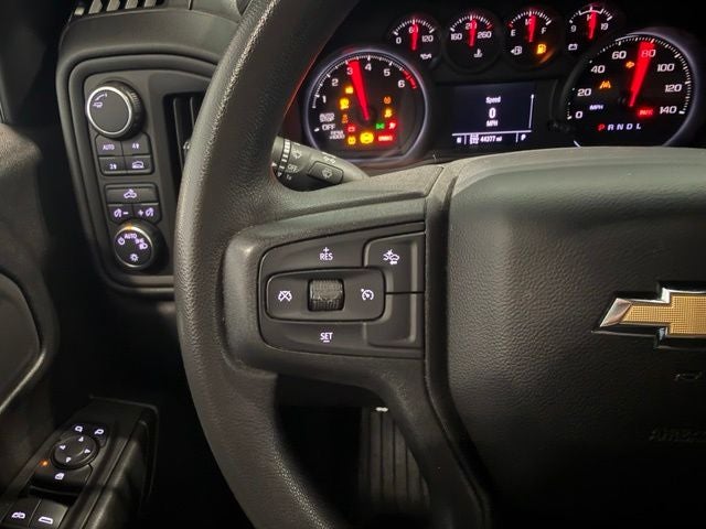 2023 Chevrolet Silverado 1500 4WD Crew Cab Short Bed Custom