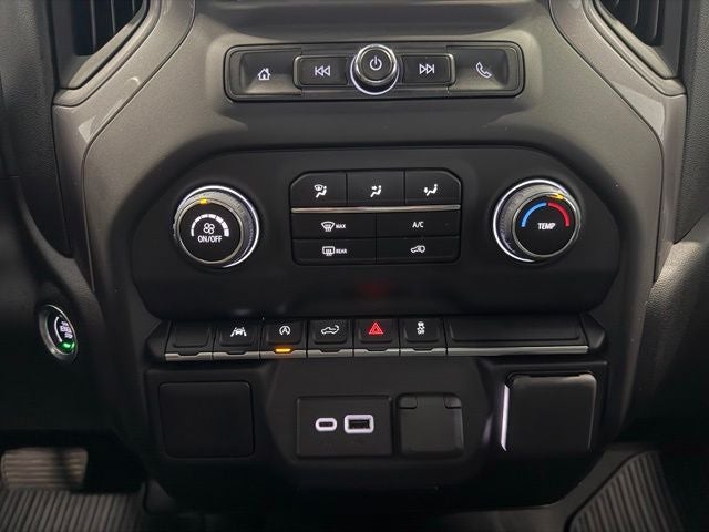 2023 Chevrolet Silverado 1500 4WD Crew Cab Short Bed Custom