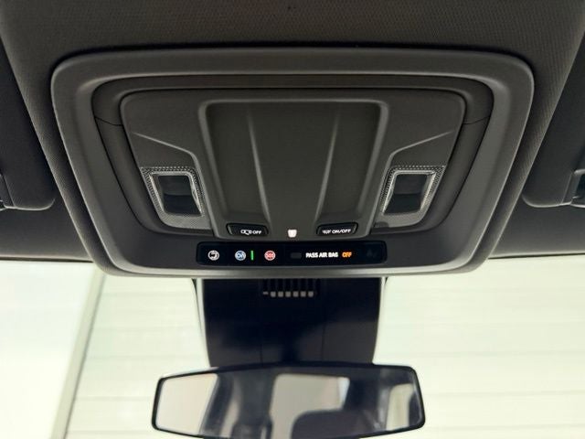 2023 Chevrolet Silverado 1500 4WD Crew Cab Short Bed Custom