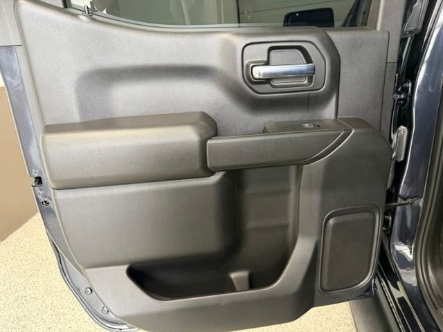 2023 Chevrolet Silverado 1500 4WD Crew Cab Short Bed Custom