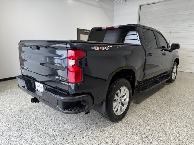 2023 Chevrolet Silverado 1500 4WD Crew Cab Short Bed Custom