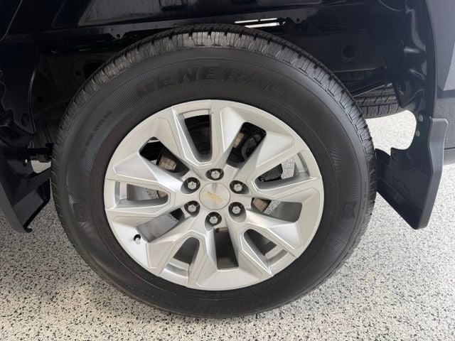 2023 Chevrolet Silverado 1500 4WD Crew Cab Short Bed Custom