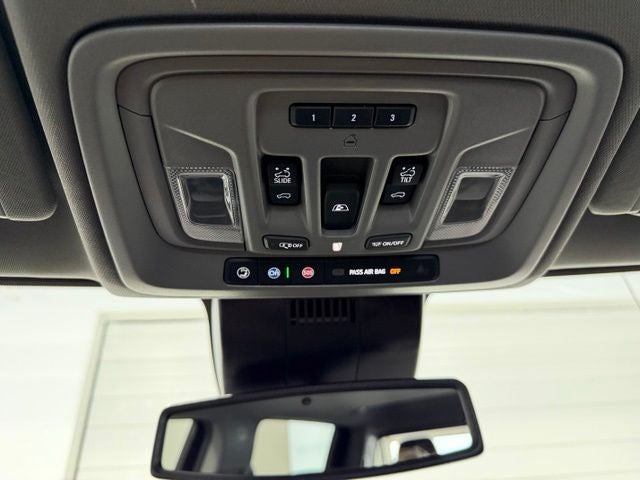 2023 Chevrolet Silverado 1500 4WD Crew Cab Short Bed LTZ