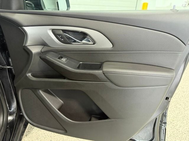 2023 Chevrolet Traverse AWD LT Cloth