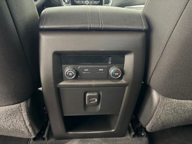 2023 Chevrolet Traverse AWD LT Cloth
