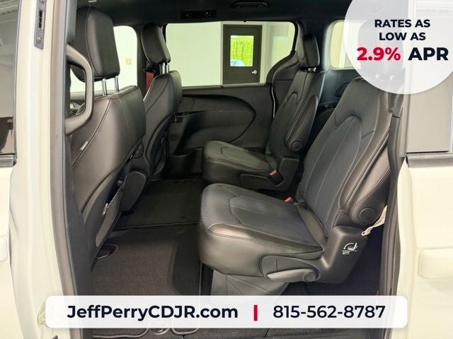 2027 Chrysler Pacifica PACIFICA SELECT