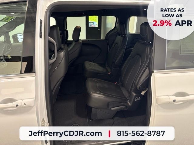 2027 Chrysler Pacifica PACIFICA SELECT