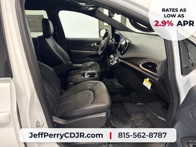 2027 Chrysler Pacifica PACIFICA SELECT