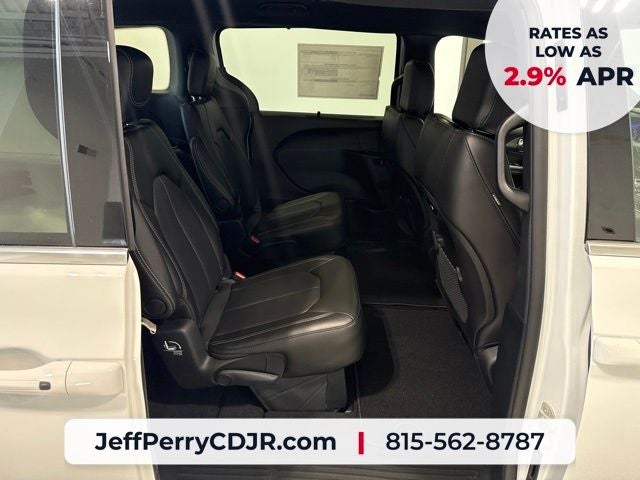2027 Chrysler Pacifica PACIFICA SELECT