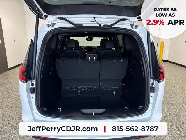 2027 Chrysler Pacifica PACIFICA SELECT