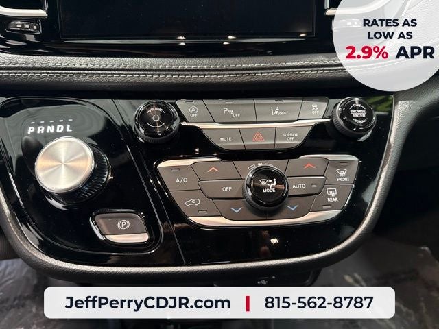 2027 Chrysler Pacifica PACIFICA SELECT