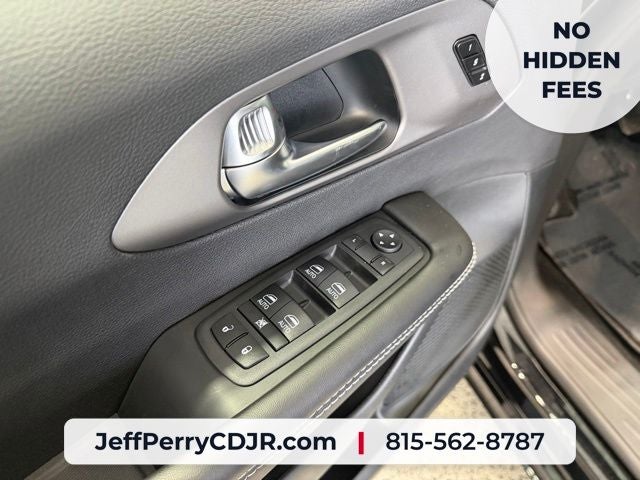 2027 Chrysler Pacifica PACIFICA SELECT