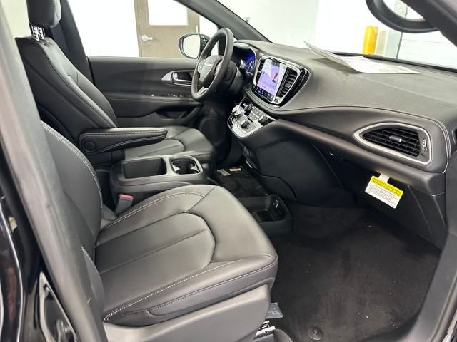 2025 Chrysler Pacifica PACIFICA SELECT AWD