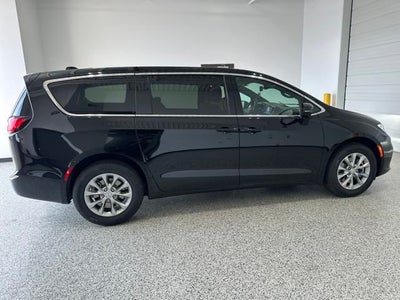 2025 Chrysler Pacifica PACIFICA SELECT AWD