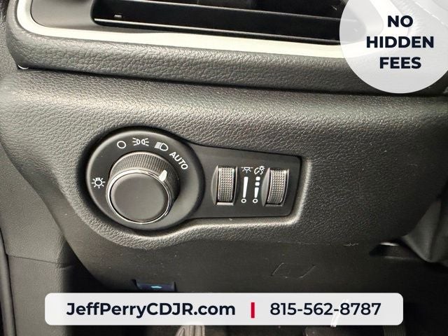 2027 Chrysler Pacifica PACIFICA SELECT AWD