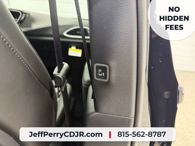 2027 Chrysler Pacifica PACIFICA SELECT AWD