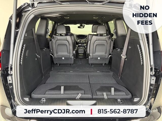 2027 Chrysler Pacifica PACIFICA SELECT AWD