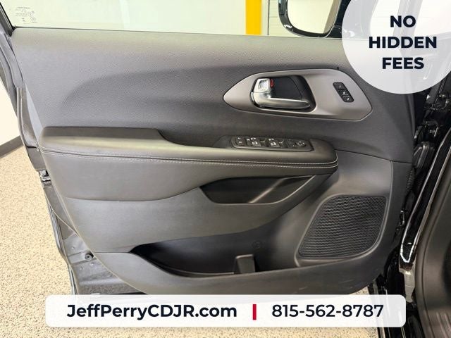 2027 Chrysler Pacifica PACIFICA SELECT AWD