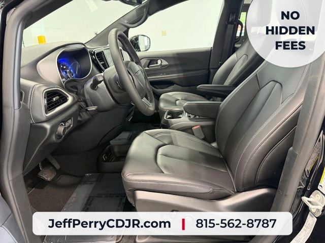 2027 Chrysler Pacifica PACIFICA SELECT AWD